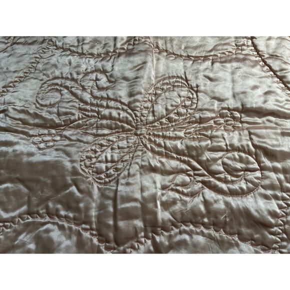 Vtg Satin Pink Yellow Scalloped Baby Blanket Embossed Detailing - Picture 7 of 10